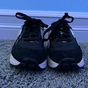 Selling puma shoes